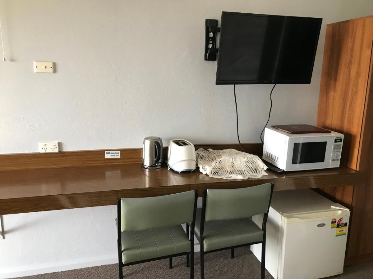 County Lodge Motor Inn West Wyalong Exteriör bild