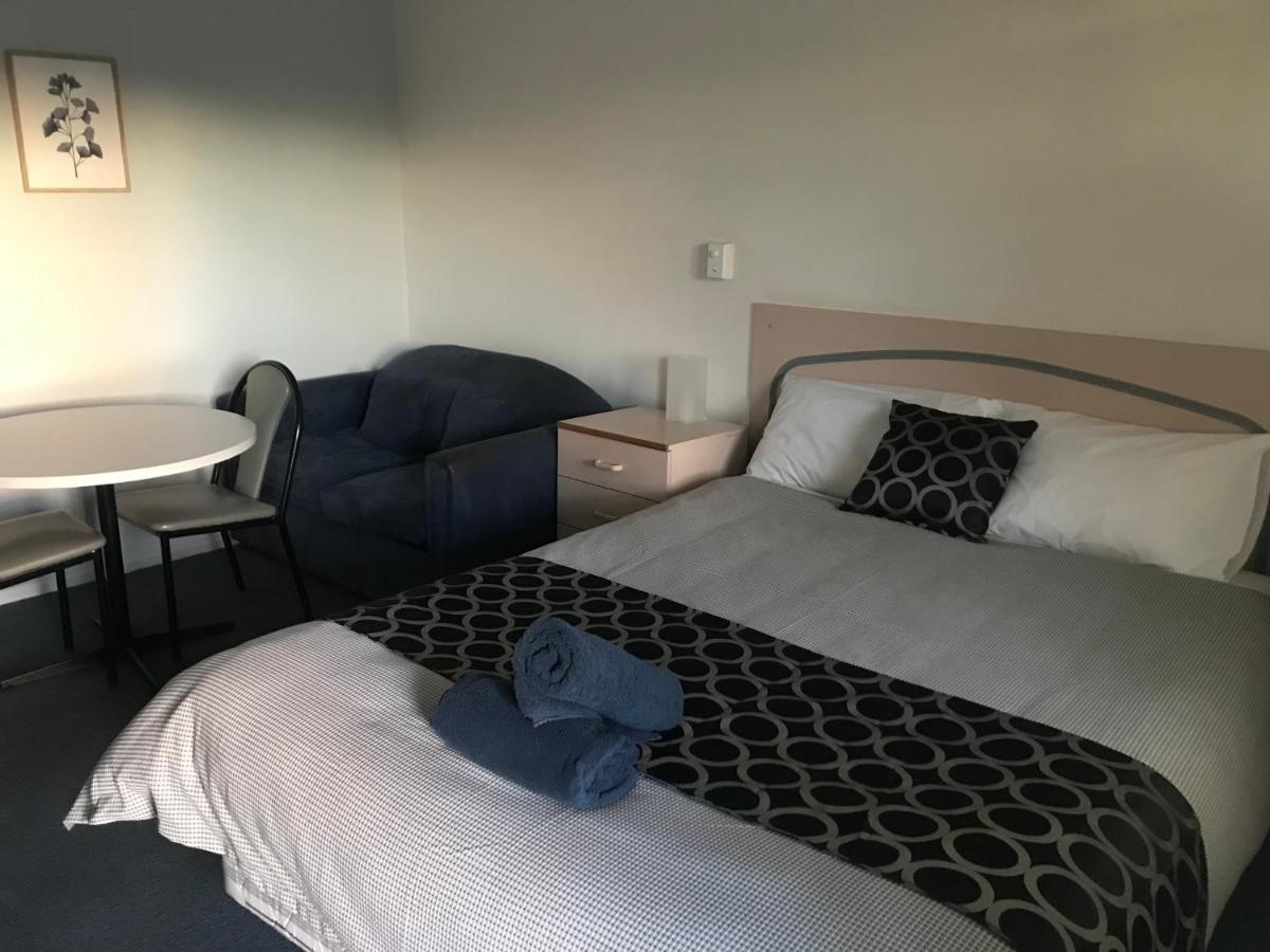 County Lodge Motor Inn West Wyalong Exteriör bild