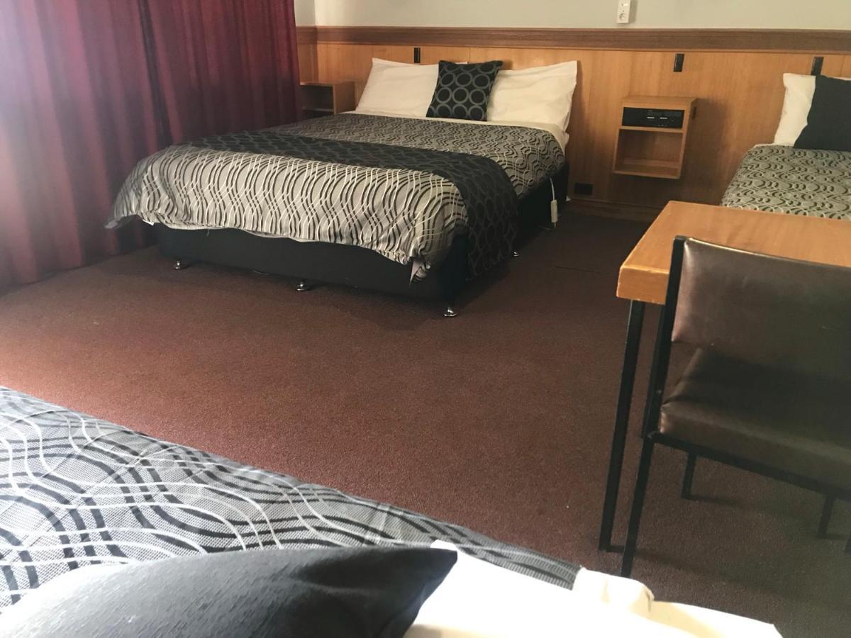 County Lodge Motor Inn West Wyalong Exteriör bild