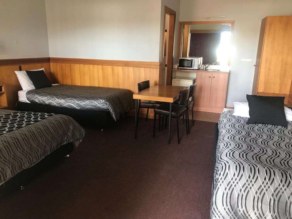 County Lodge Motor Inn West Wyalong Exteriör bild