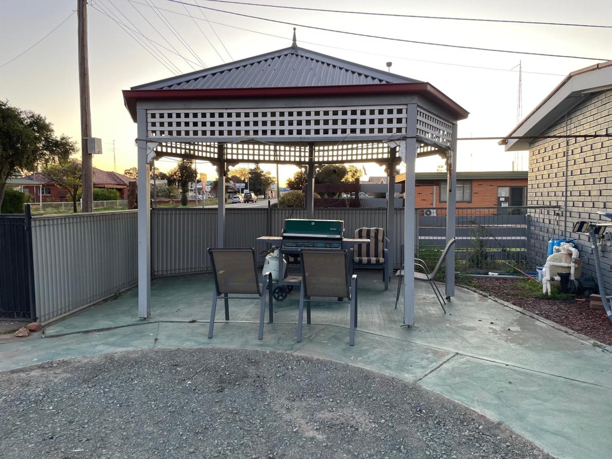 County Lodge Motor Inn West Wyalong Exteriör bild