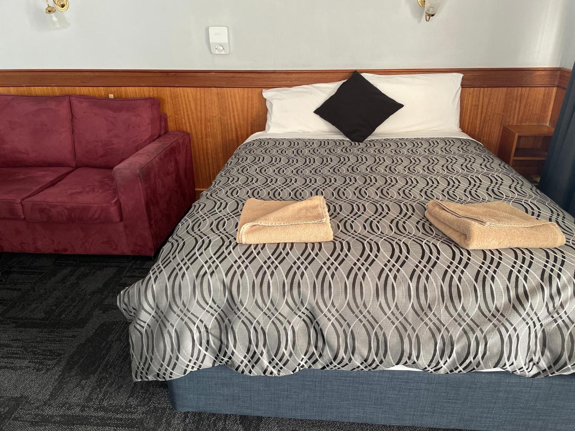 County Lodge Motor Inn West Wyalong Exteriör bild