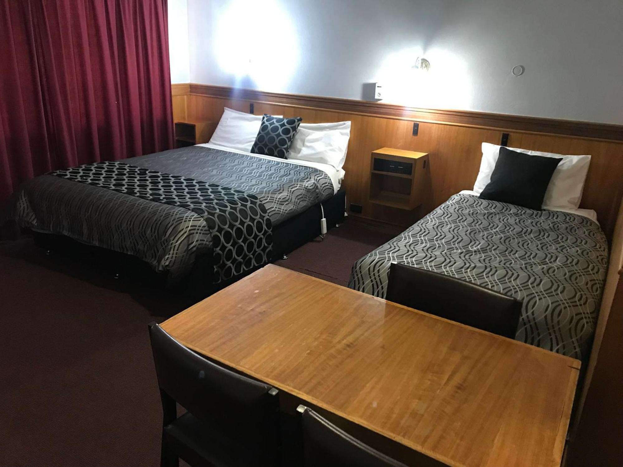County Lodge Motor Inn West Wyalong Exteriör bild
