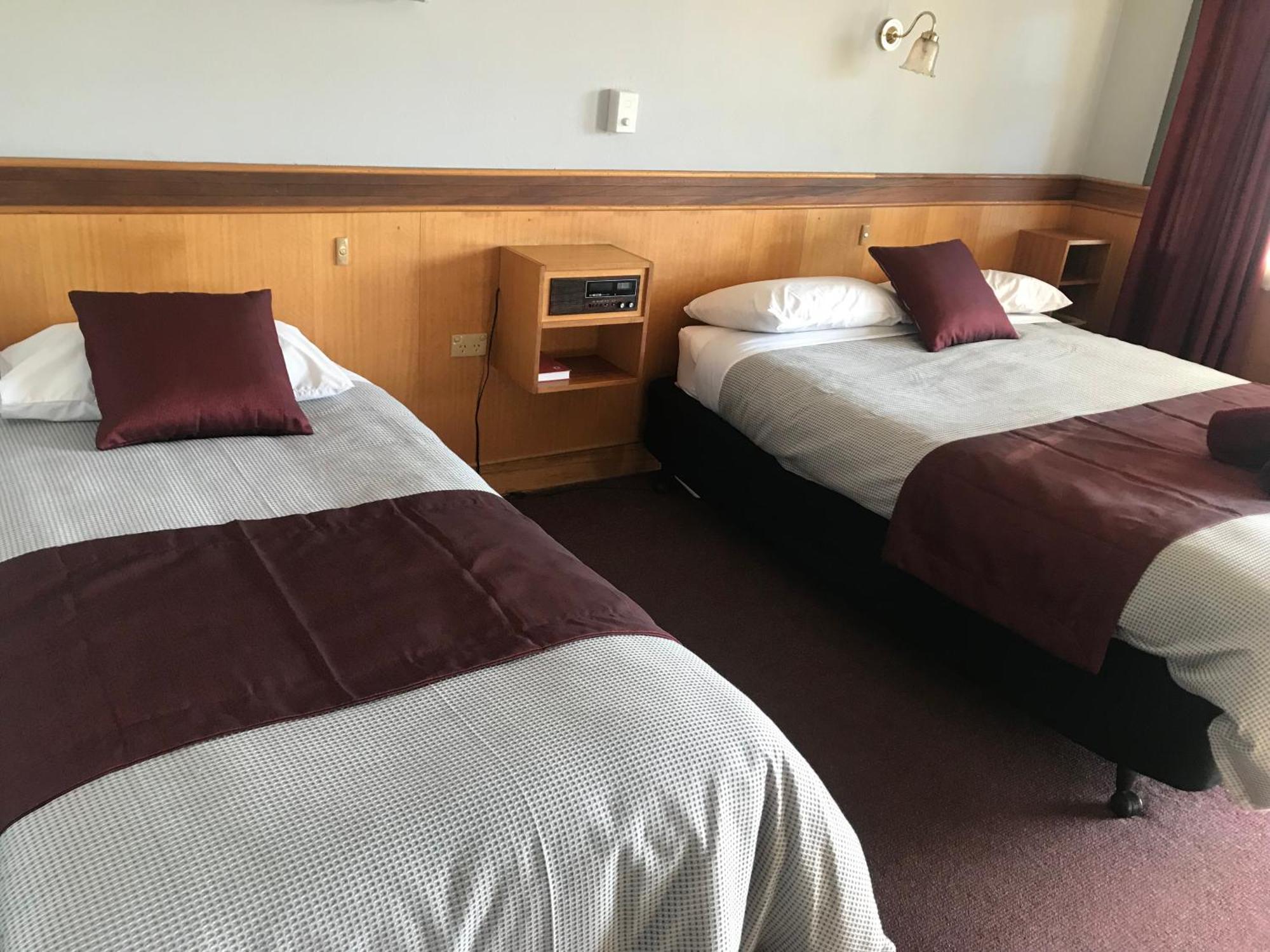 County Lodge Motor Inn West Wyalong Exteriör bild