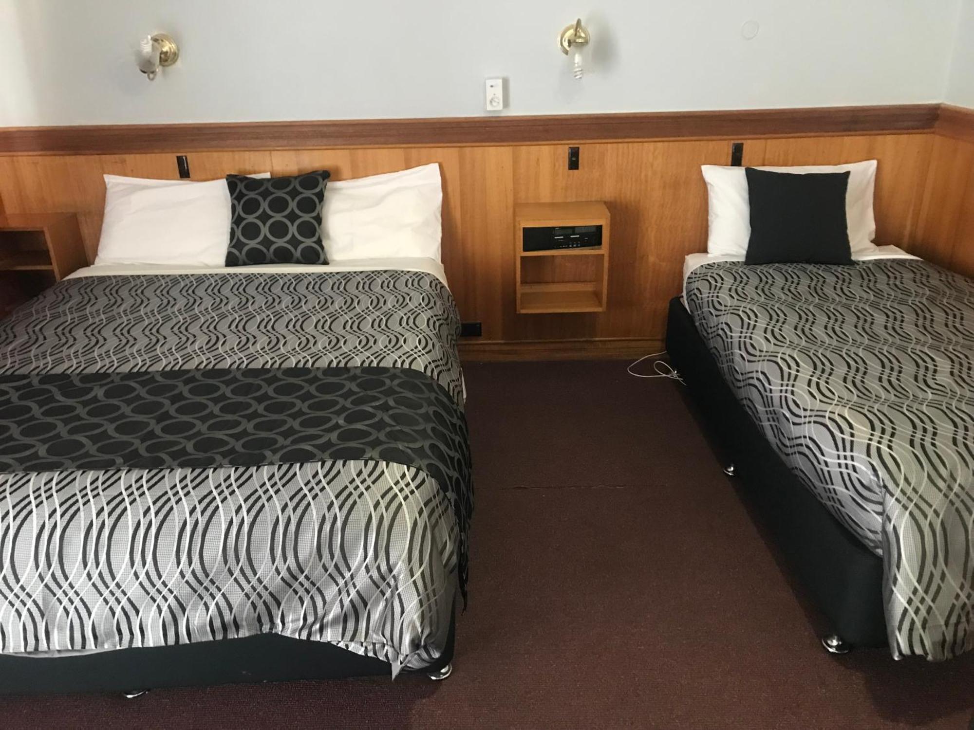 County Lodge Motor Inn West Wyalong Exteriör bild