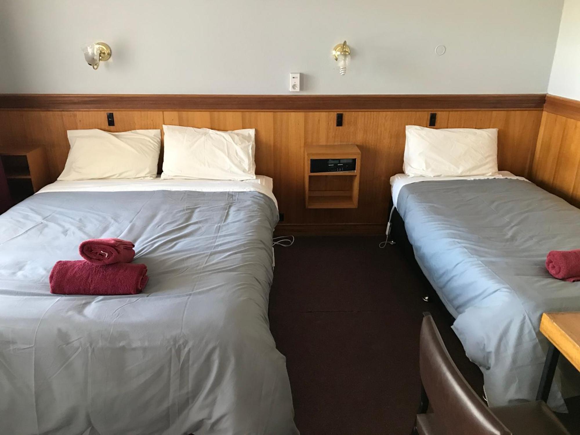 County Lodge Motor Inn West Wyalong Exteriör bild