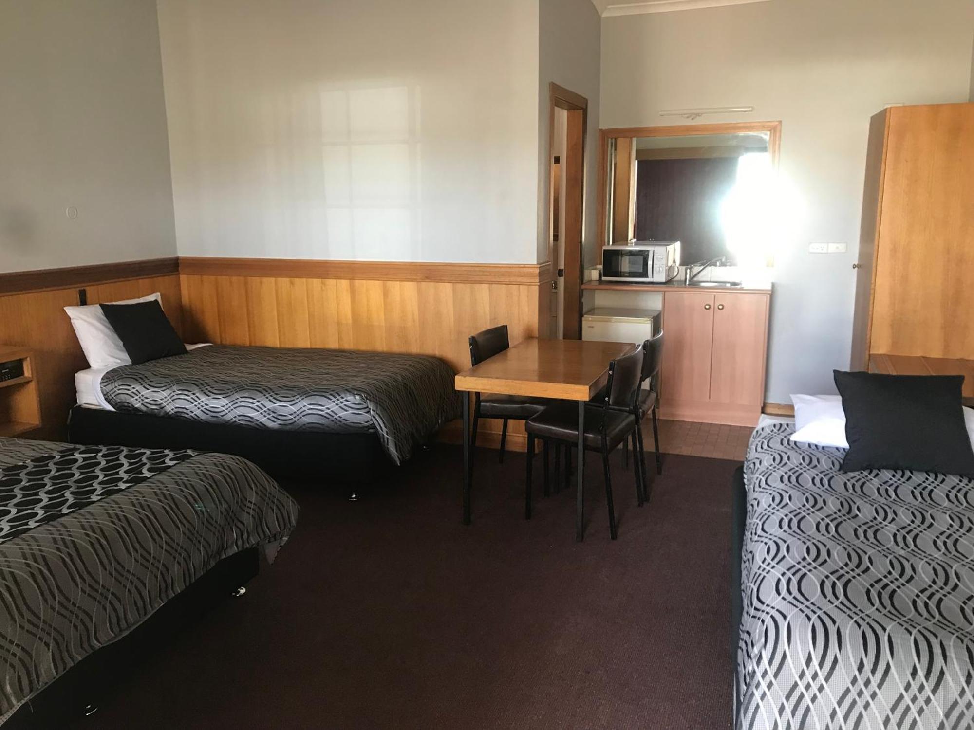 County Lodge Motor Inn West Wyalong Exteriör bild