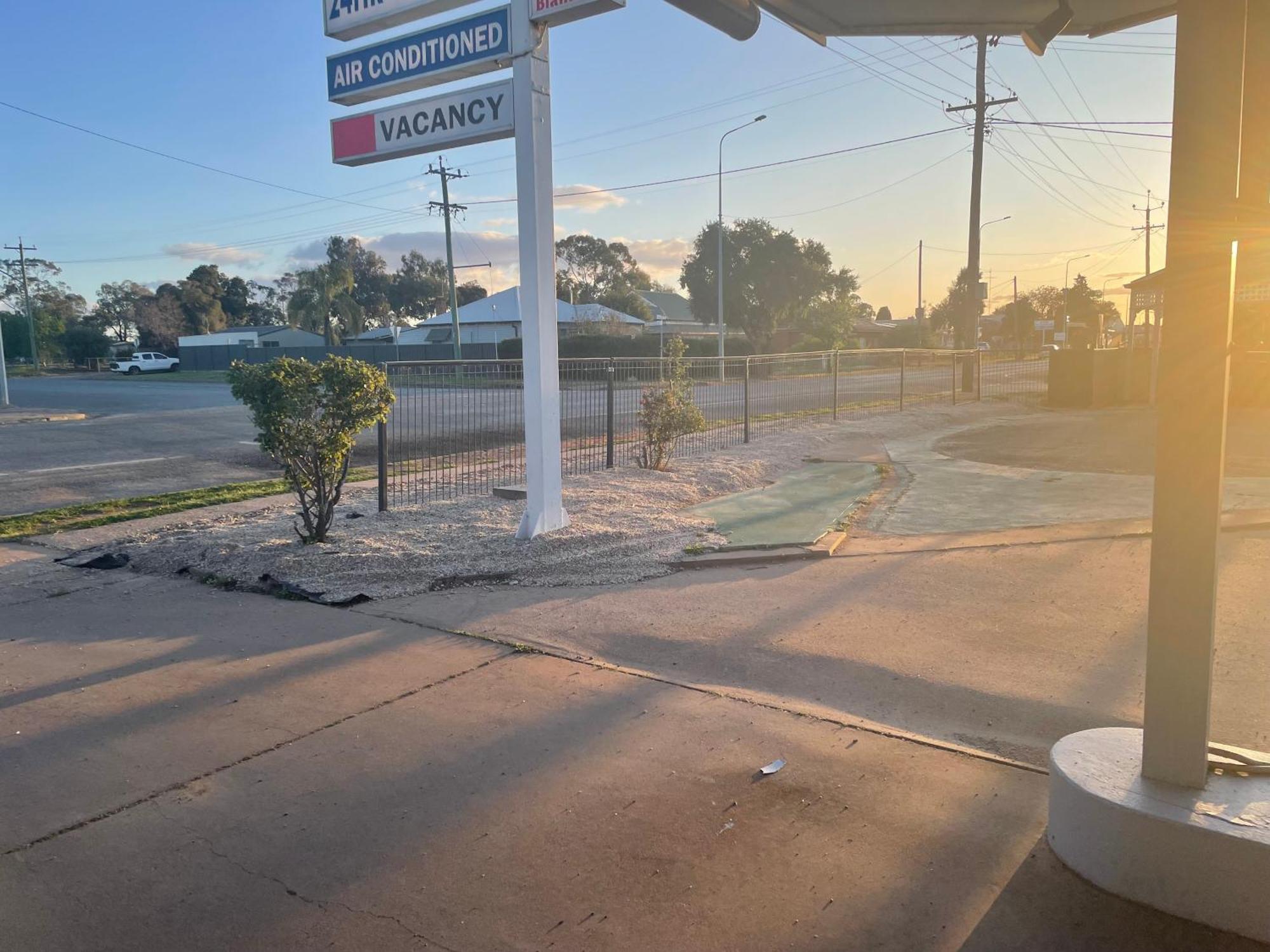 County Lodge Motor Inn West Wyalong Exteriör bild
