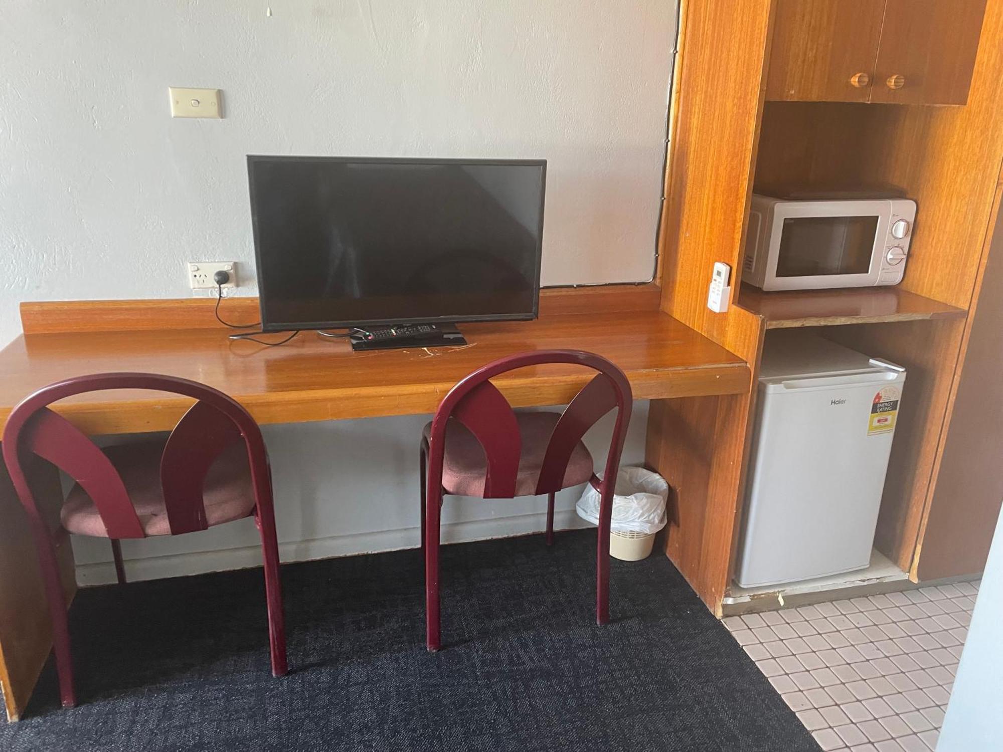 County Lodge Motor Inn West Wyalong Exteriör bild