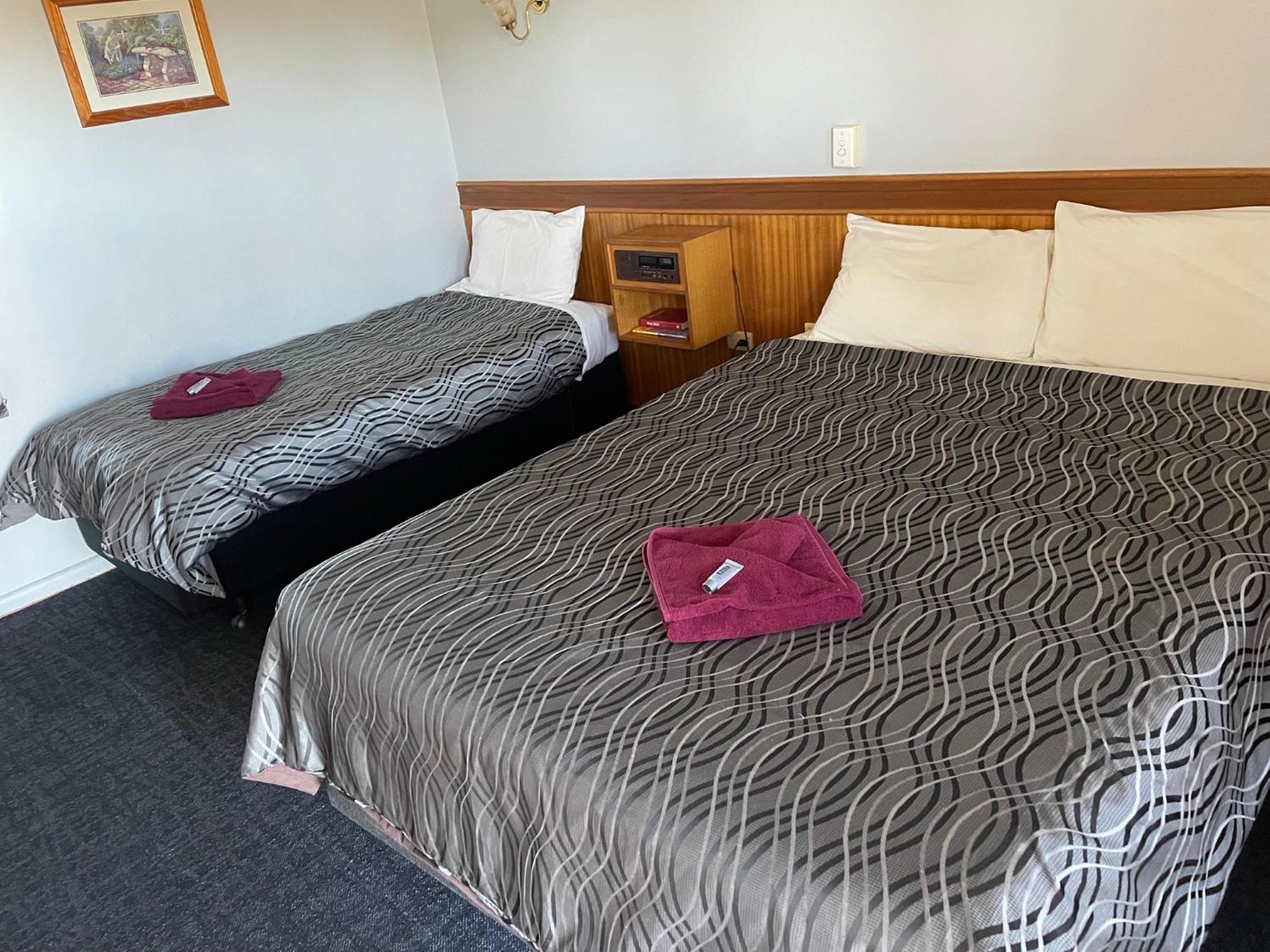 County Lodge Motor Inn West Wyalong Exteriör bild