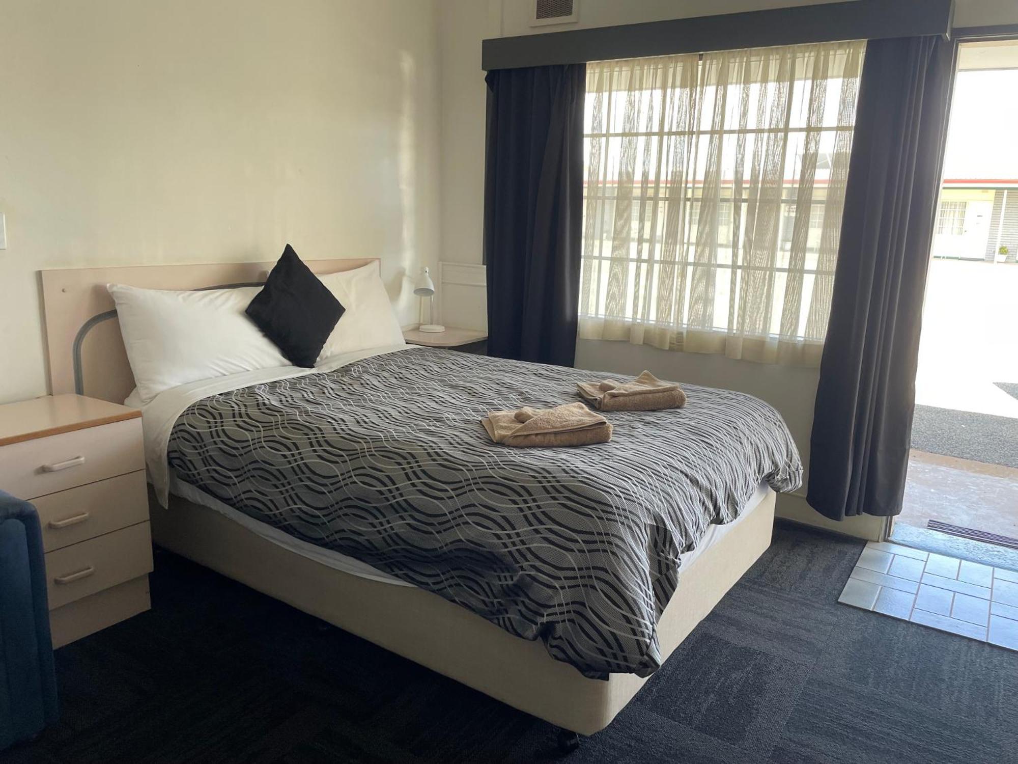 County Lodge Motor Inn West Wyalong Exteriör bild