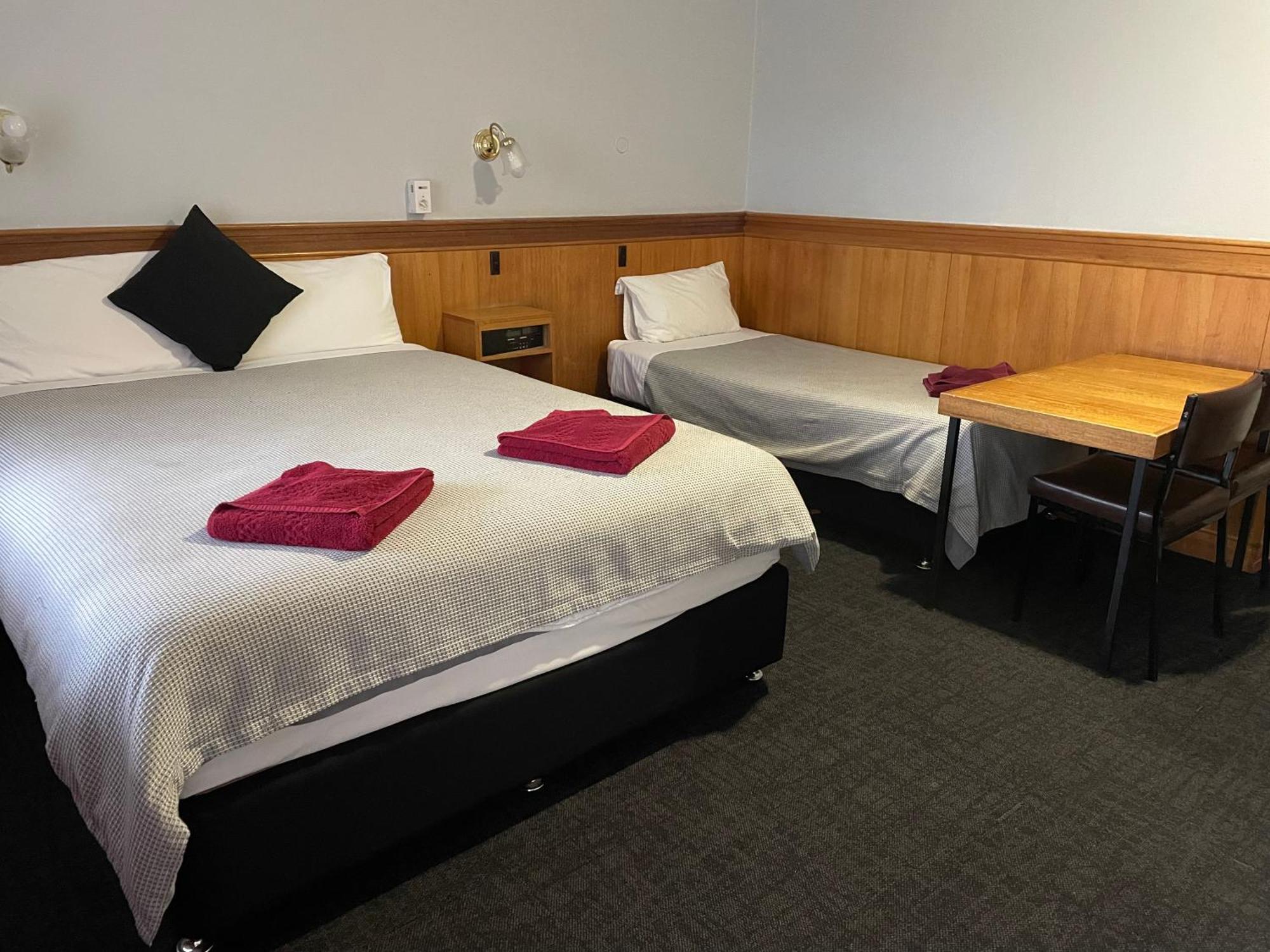 County Lodge Motor Inn West Wyalong Exteriör bild