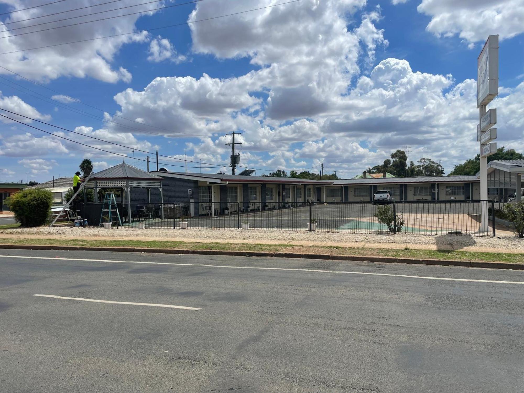 County Lodge Motor Inn West Wyalong Exteriör bild