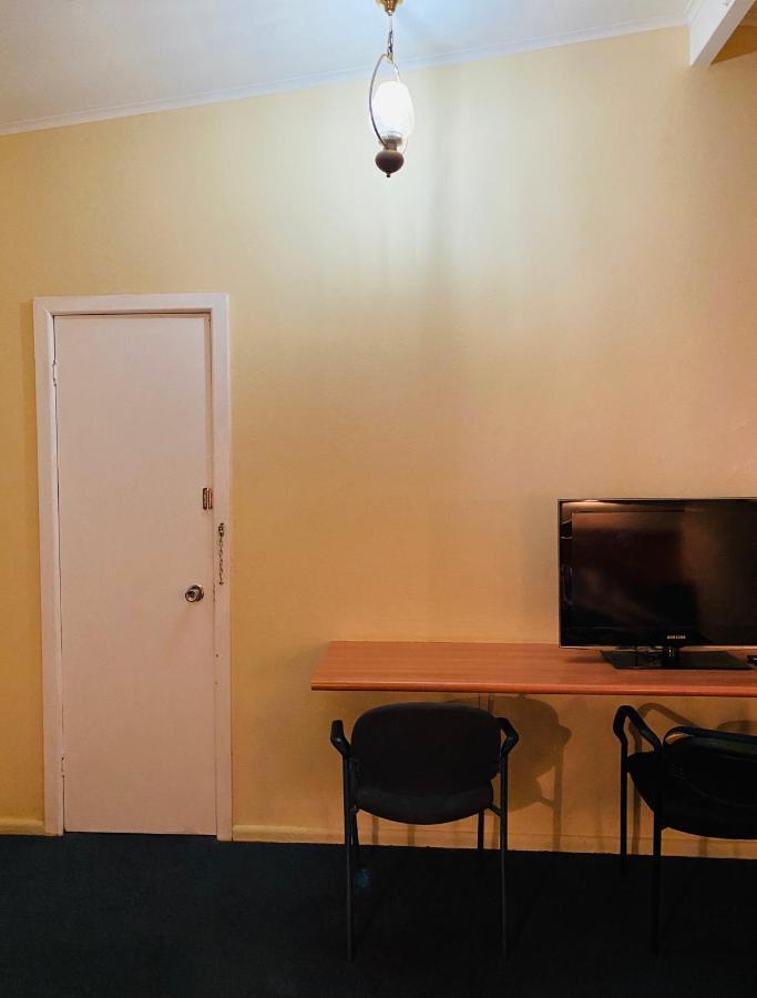 County Lodge Motor Inn West Wyalong Exteriör bild