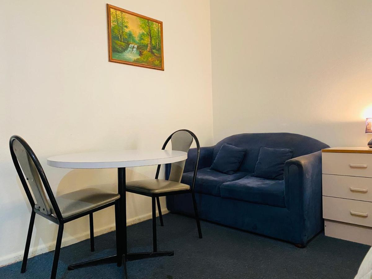 County Lodge Motor Inn West Wyalong Exteriör bild