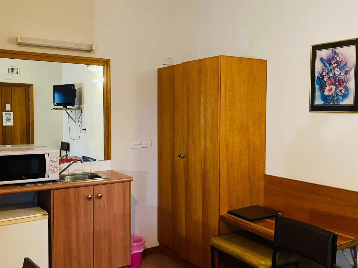 County Lodge Motor Inn West Wyalong Exteriör bild